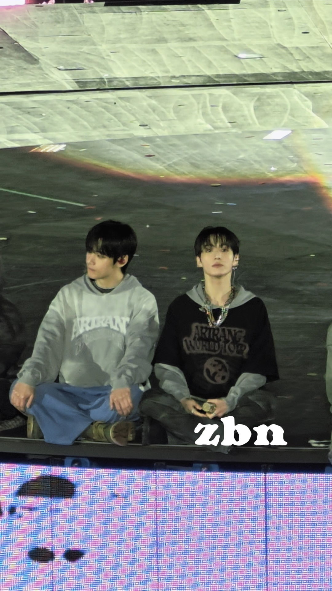 [잡담] 정국 뭔가 목도 얇아진것 같지 않아? | 인스티즈