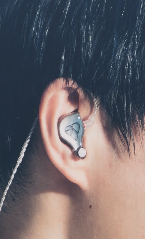 [잡담] 수호 인이어 사진 올라왔는데 진짜 이쁘다 | 인스티즈