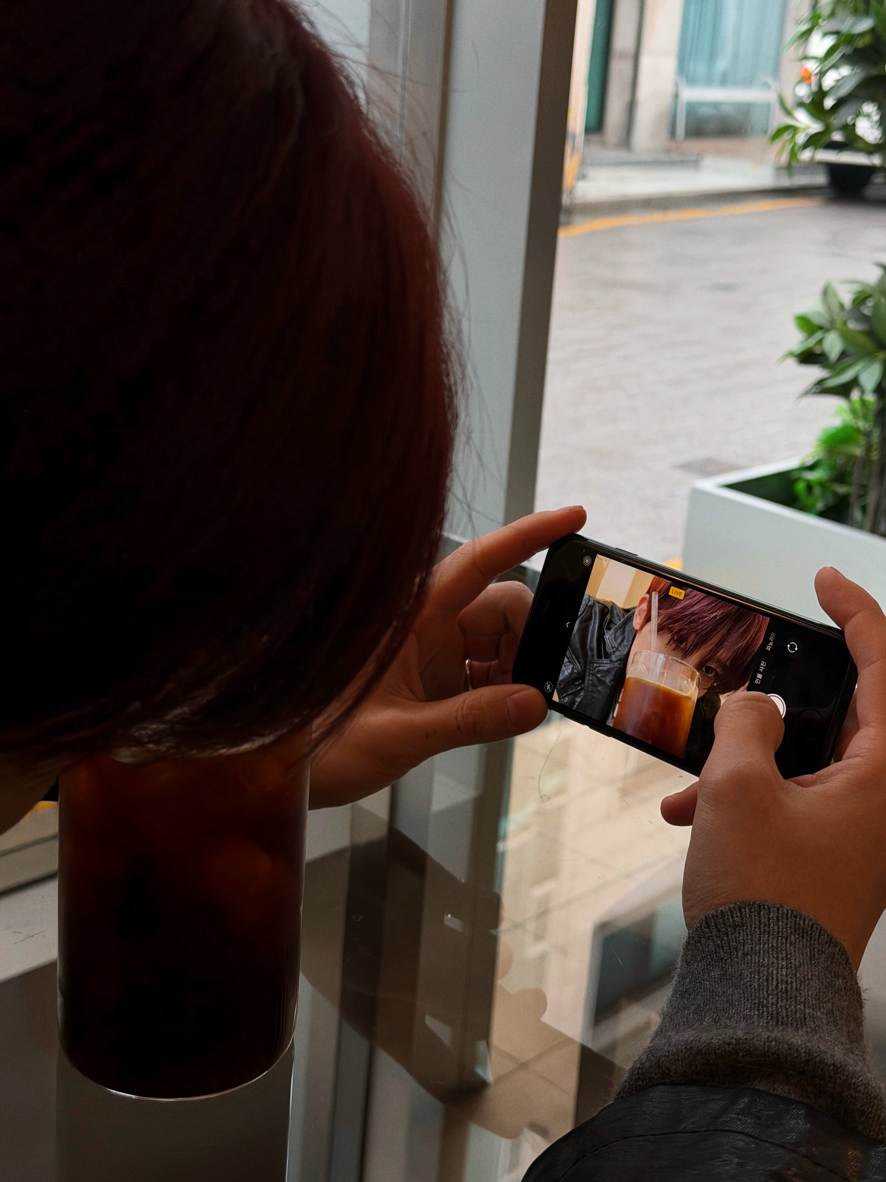 [잡담] 시온이 프로모때 올라온 사진들이 걍 너무 진짜같아서 힘듦 | 인스티즈