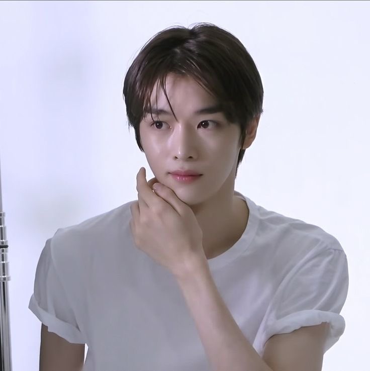 [잡담] 성찬이 186인데 맑고 청초한 느낌 나는거 진짜 달란트다 (사진개많음) | 인스티즈