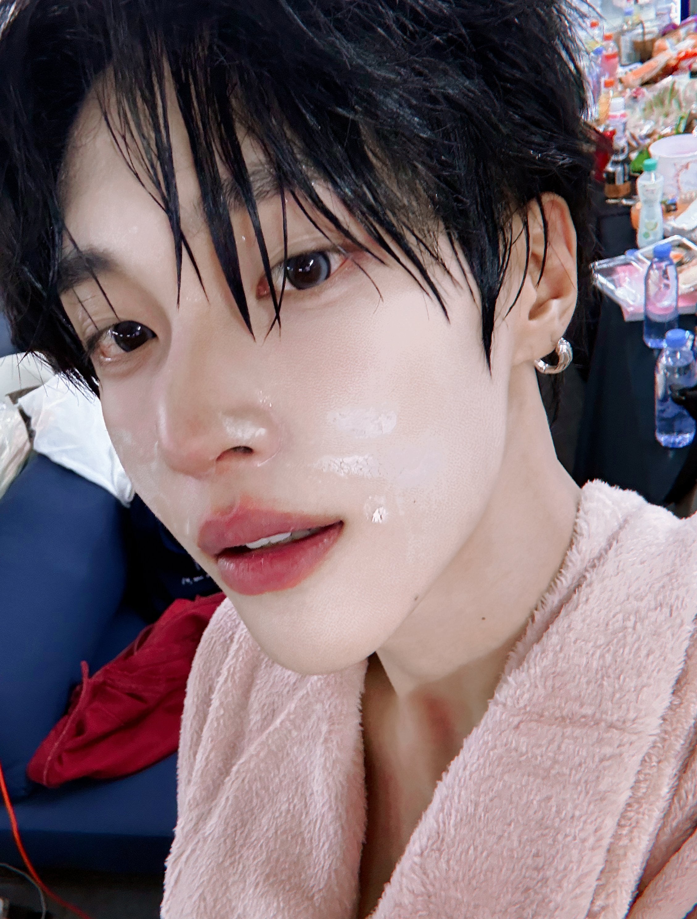 [잡담] 원빈이 어제 셀카만 하염없이 쓰다듬는 중 | 인스티즈