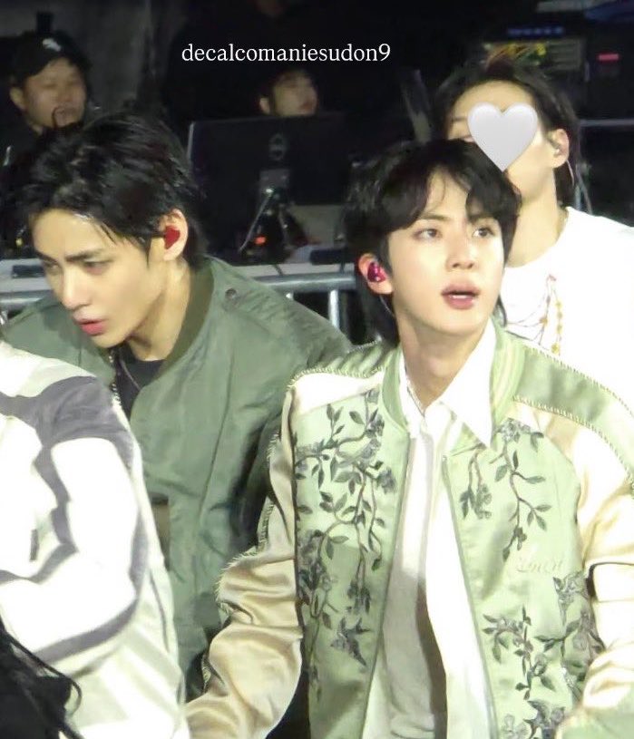 [잡담] 방탄 진이랑 뷔 얼굴합도 좀 짱인듯 | 인스티즈