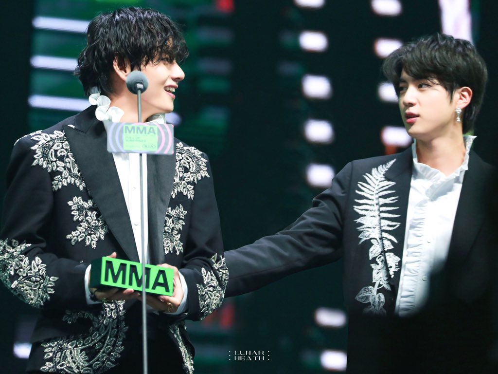 [잡담] 방탄 진이랑 뷔 얼굴합도 좀 짱인듯 | 인스티즈