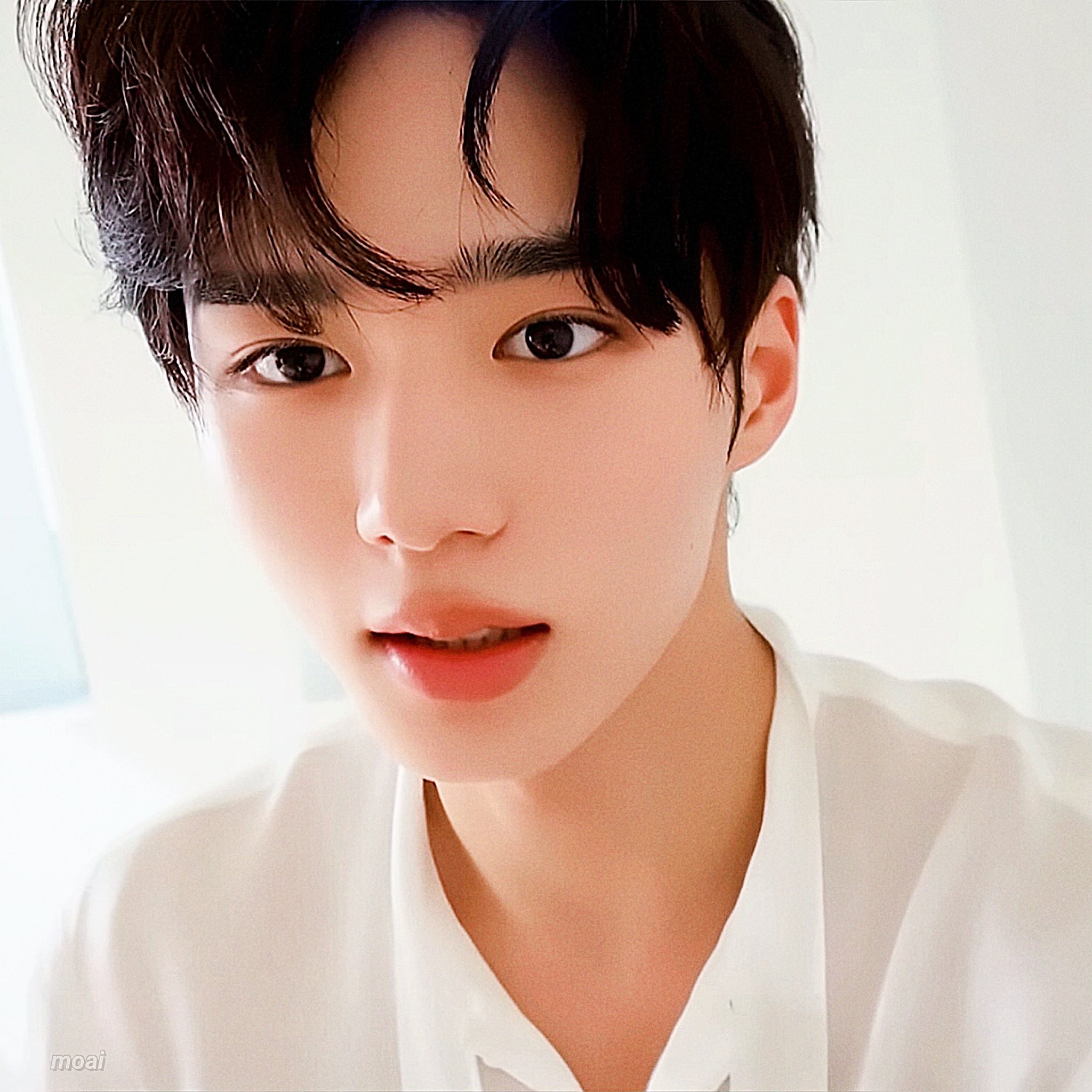[잡담] 알디원 준서 몽블랑 광고 비하인드 얼굴 너무좋아 | 인스티즈
