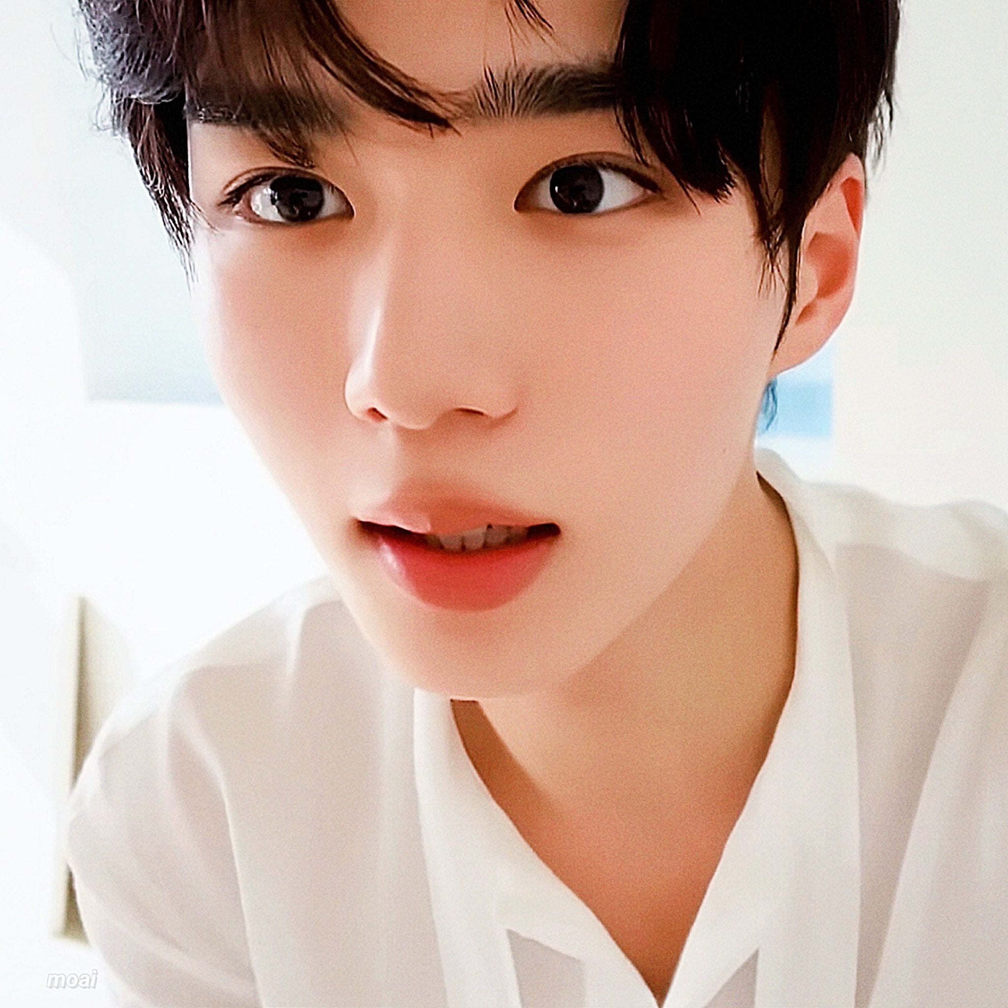 [잡담] 알디원 준서 몽블랑 광고 비하인드 얼굴 너무좋아 | 인스티즈