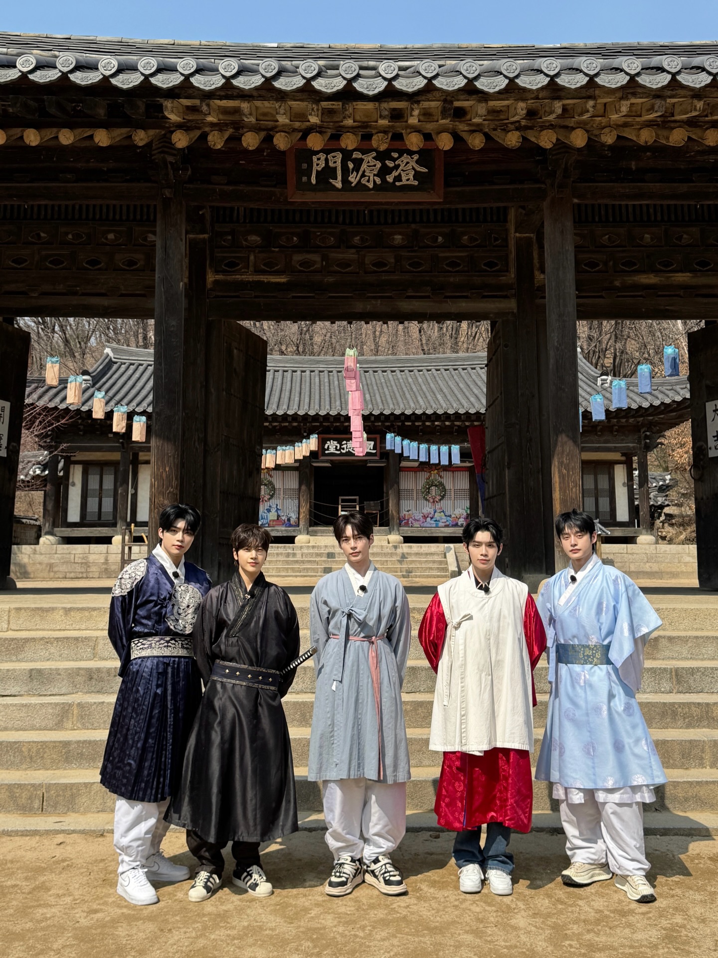 [잡담] 제베원 한복단체사진 다시보니까 | 인스티즈