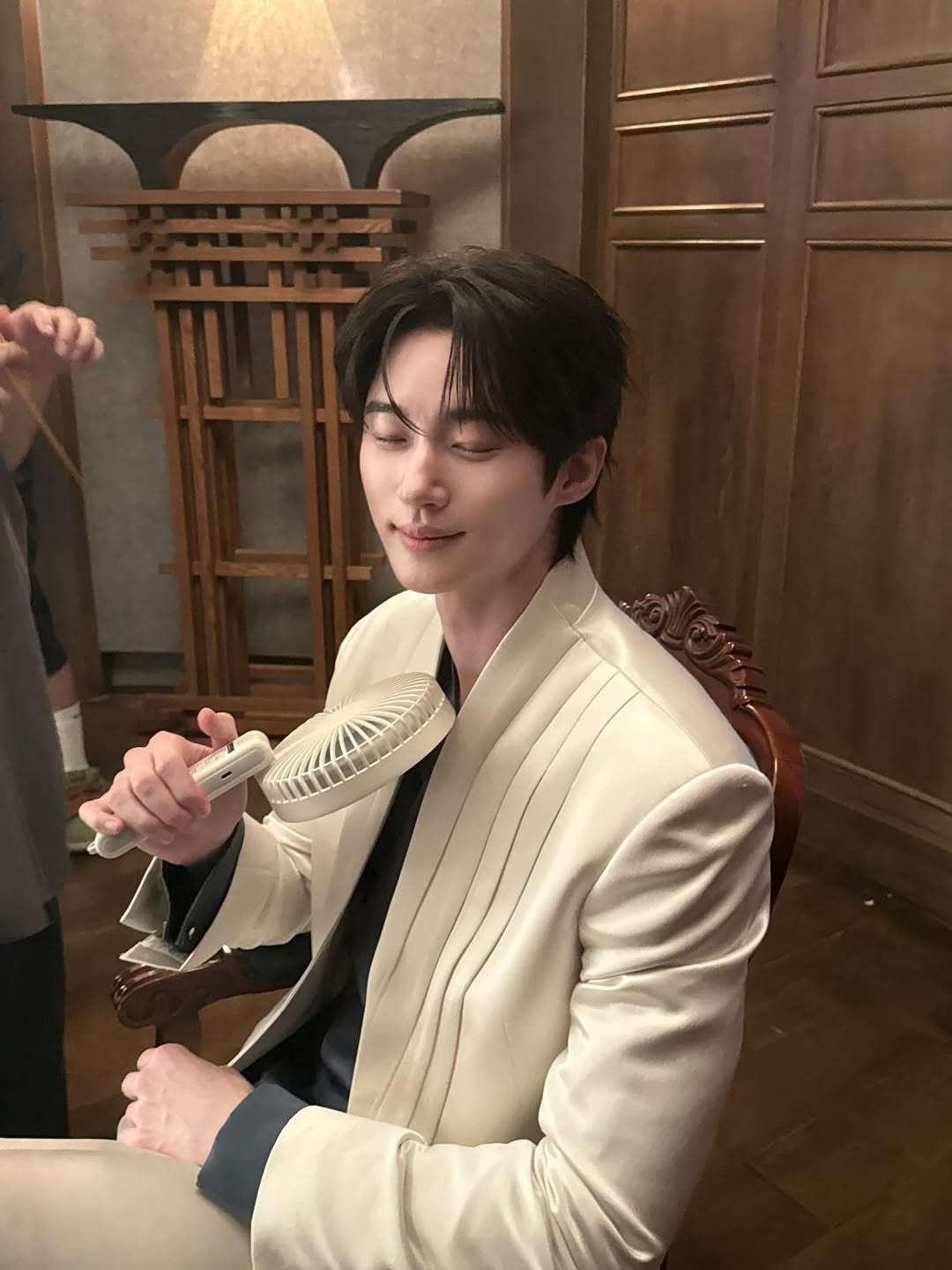 [잡담] 요즘 변우석 눈감은 사진 모으기 시작.... aka 마카롱.. | 인스티즈