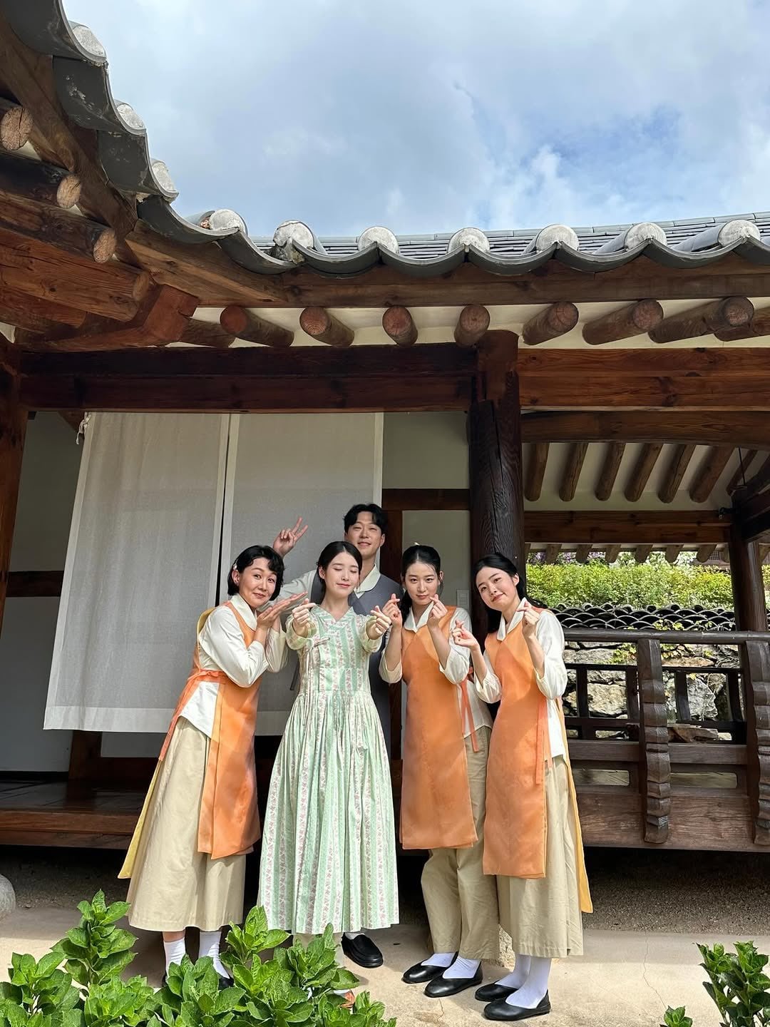 [잡담] 아이유) 260419 아이유 인스타 🌱⚾️🏎️ | 인스티즈