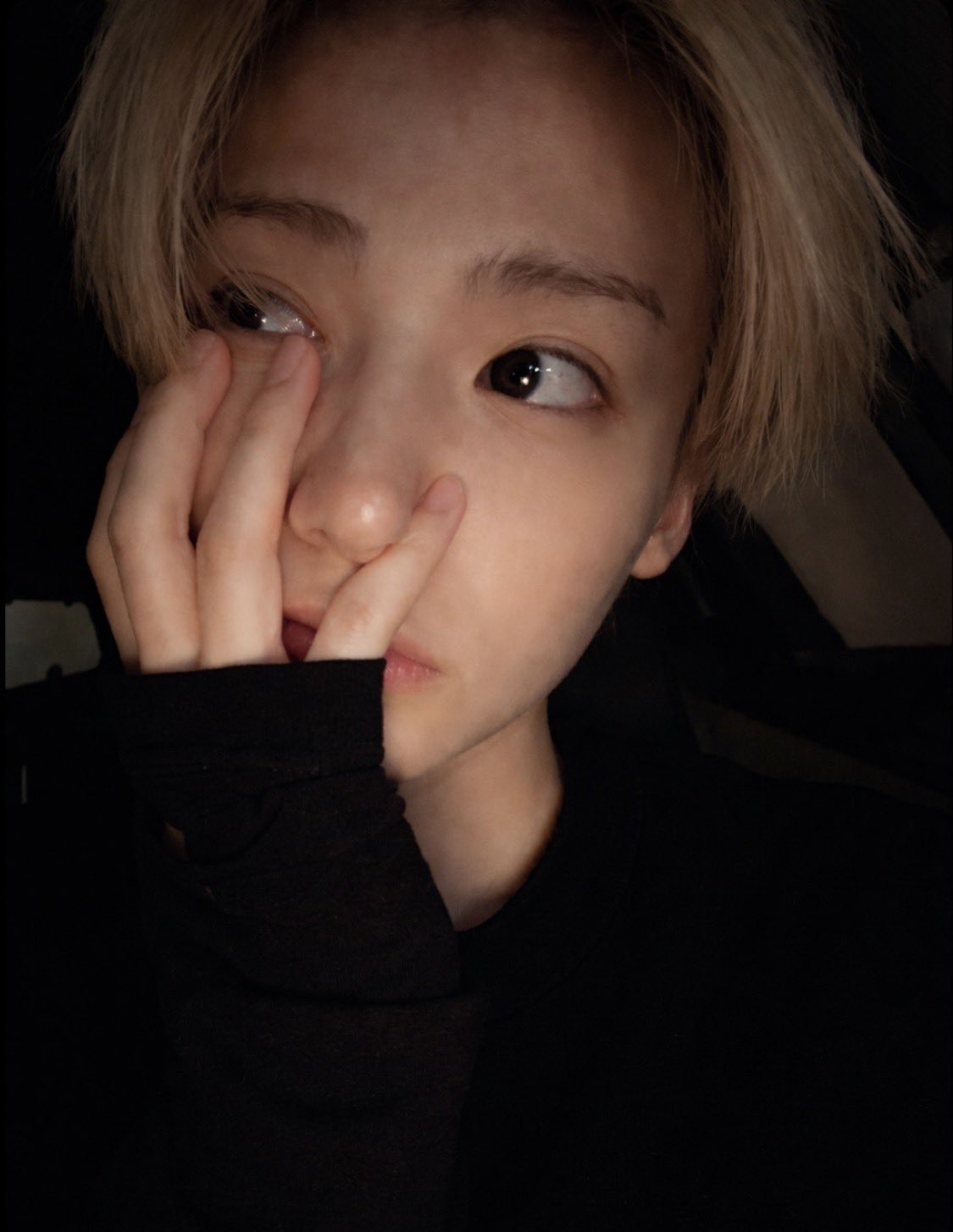 [잡담] 이상원 종이 물었는데 앞니가 세개임 | 인스티즈