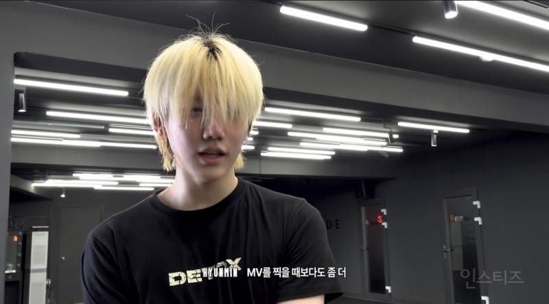 모든 무대를 핸드마이크로 하는게 목표라는 남돌그룹.jpg | 인스티즈