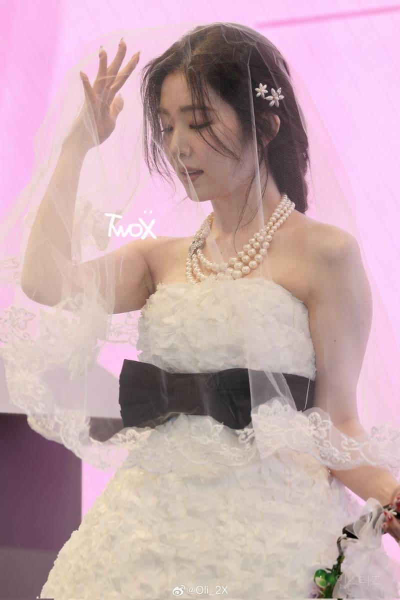 오늘자 아이린 드레스 | 인스티즈