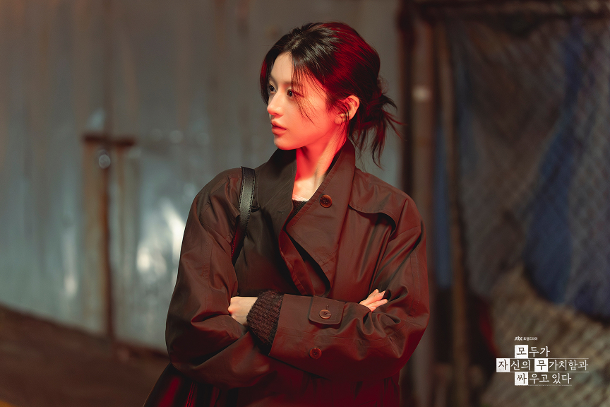 [정보/소식] 별볼일 없고 나이든 남자가 젊고 예쁜 여자와 엮이는 <나의 아저씨> 작가 신작 | 인스티즈