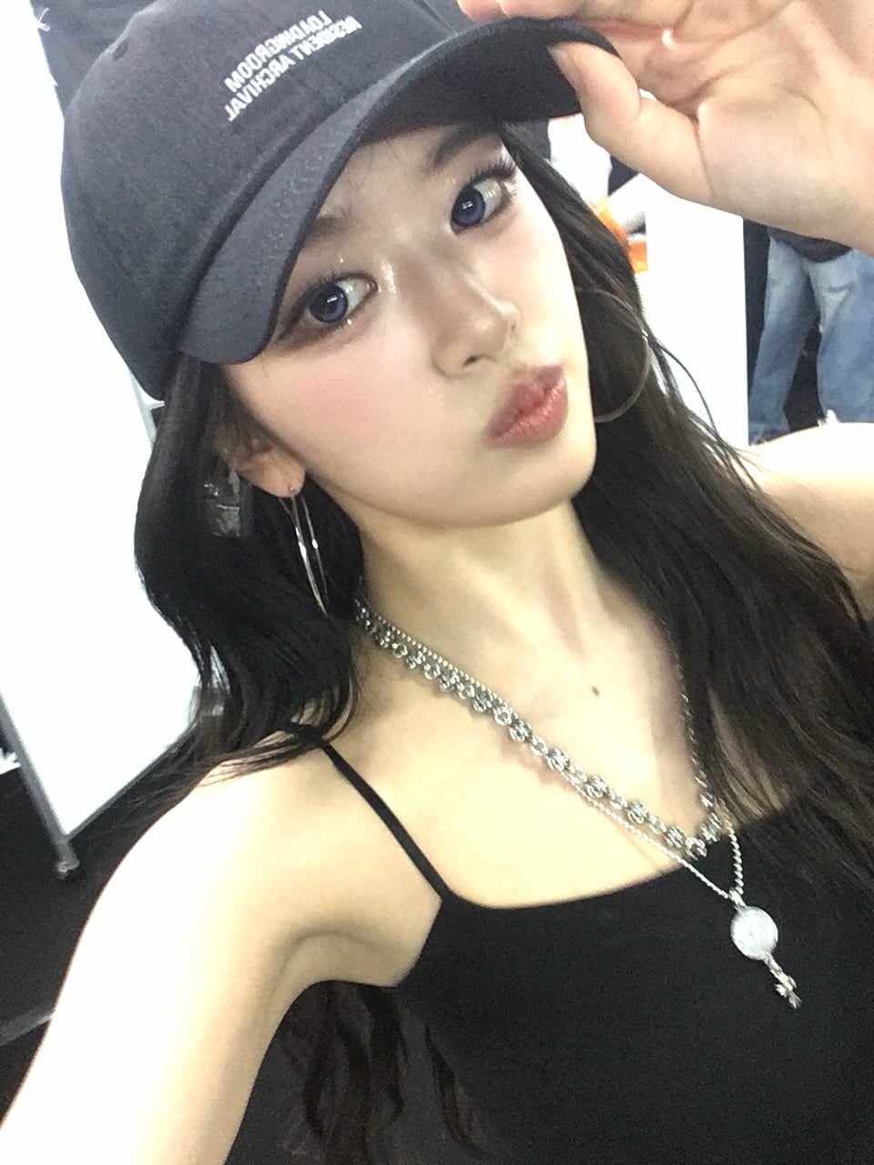 [잡담] 260421 안유진 인스타🖤🩶 | 인스티즈