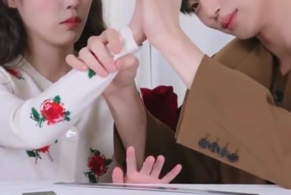 [잡담] 대군부인) 손 크기 재는 영상에서 아이유 팔 보고 개놀람 | 인스티즈