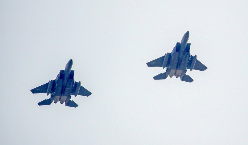 공군 조종사 '인생샷 남긴다'… 1000억 F-15기 뒤집다 충돌 | 인스티즈