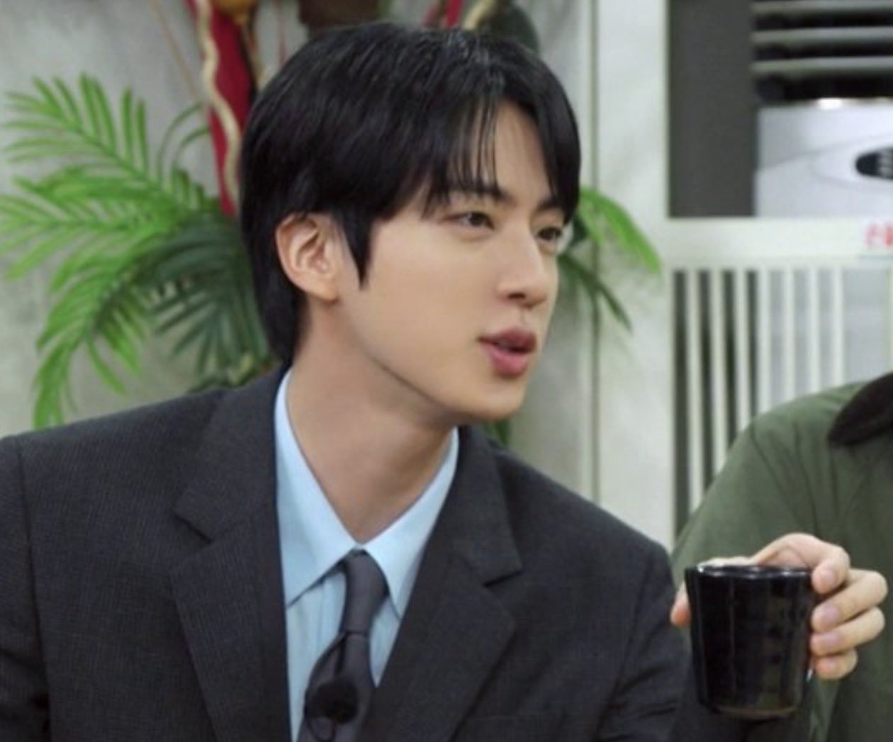 [잡담] 방탄 진 예능 캡쳐 얼굴이 어떻게 이러냐 | 인스티즈