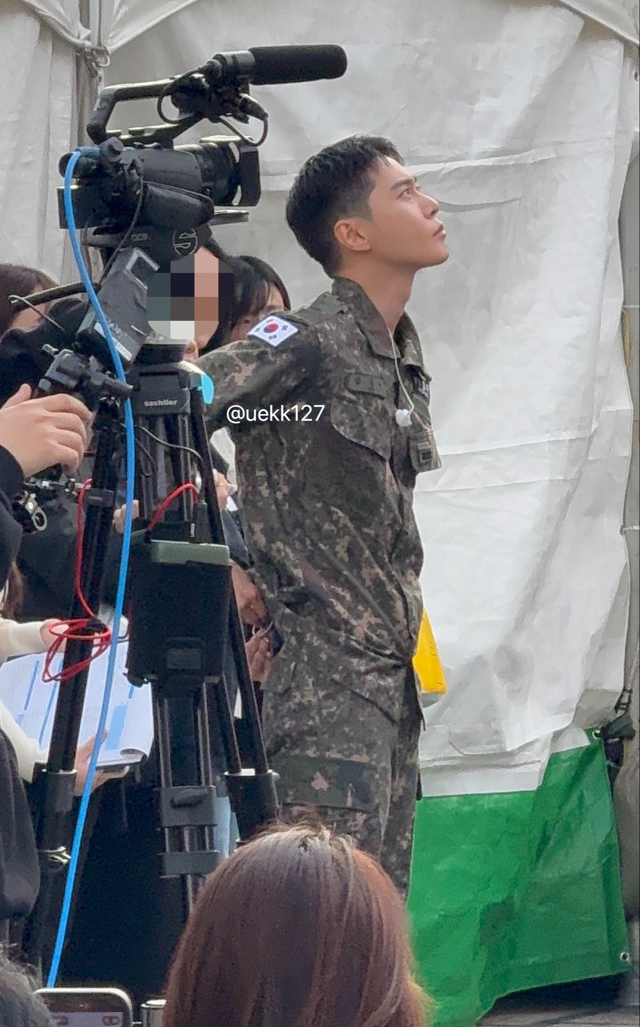 군인이라 군복 입고 청계광장에 나타난 엔시티 도영.jpg | 인스티즈