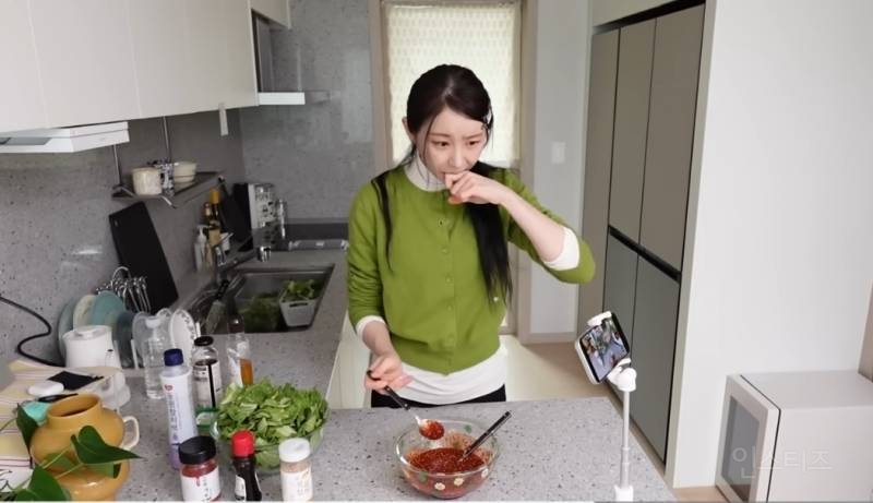 봄동비빔밥 막차 탔다는 이채연 근황.jpg | 인스티즈