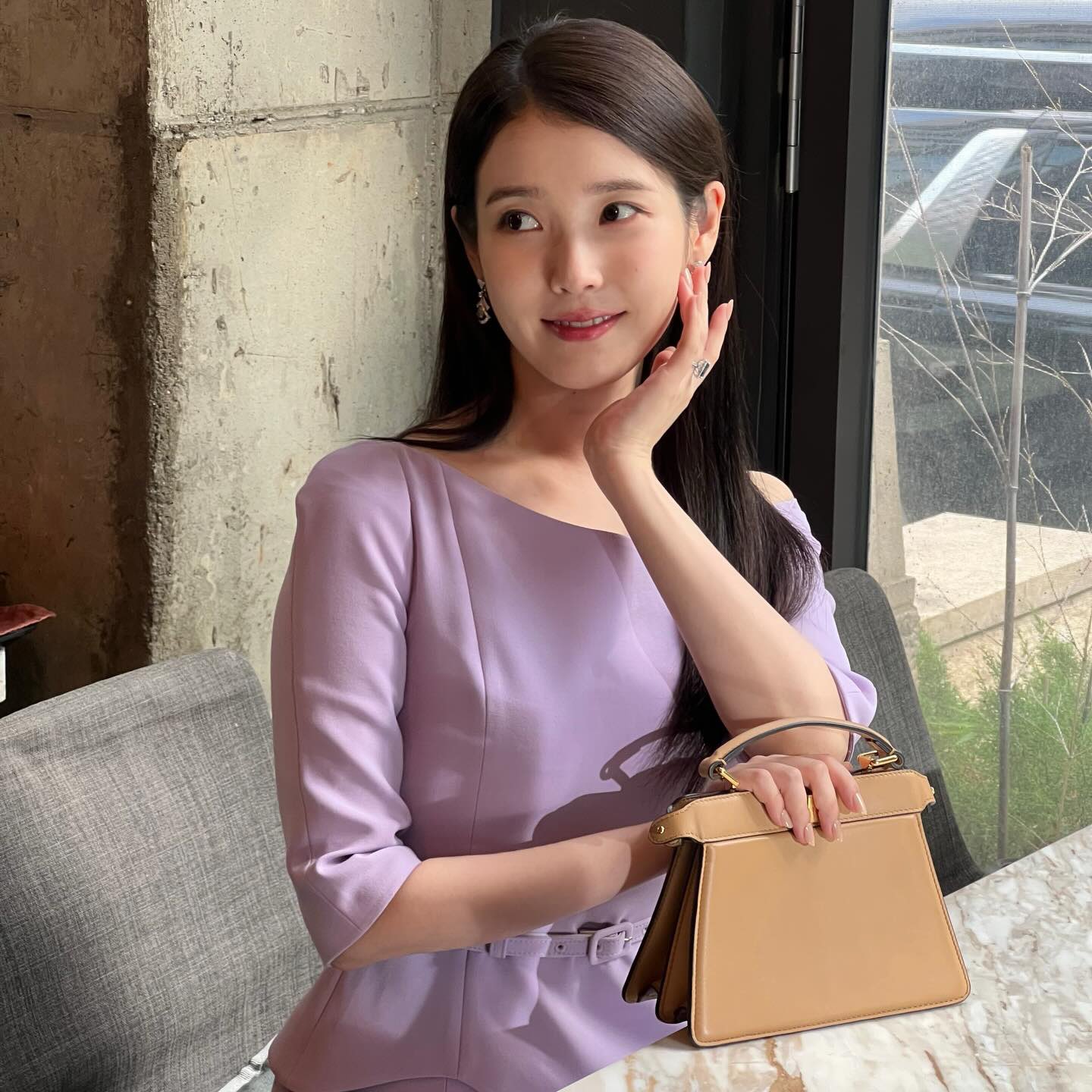 [잡담] 아이유) 260426 아이유 인스타💃🕺💍🎆 | 인스티즈