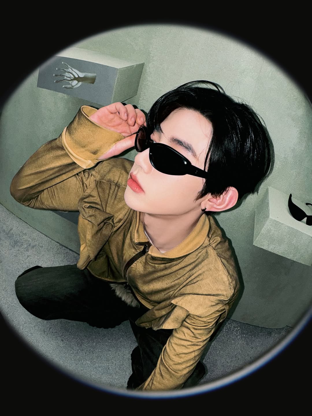 [잡담] 앤더블 선글라스 뭐지...?👀👀👀👀👀 | 인스티즈