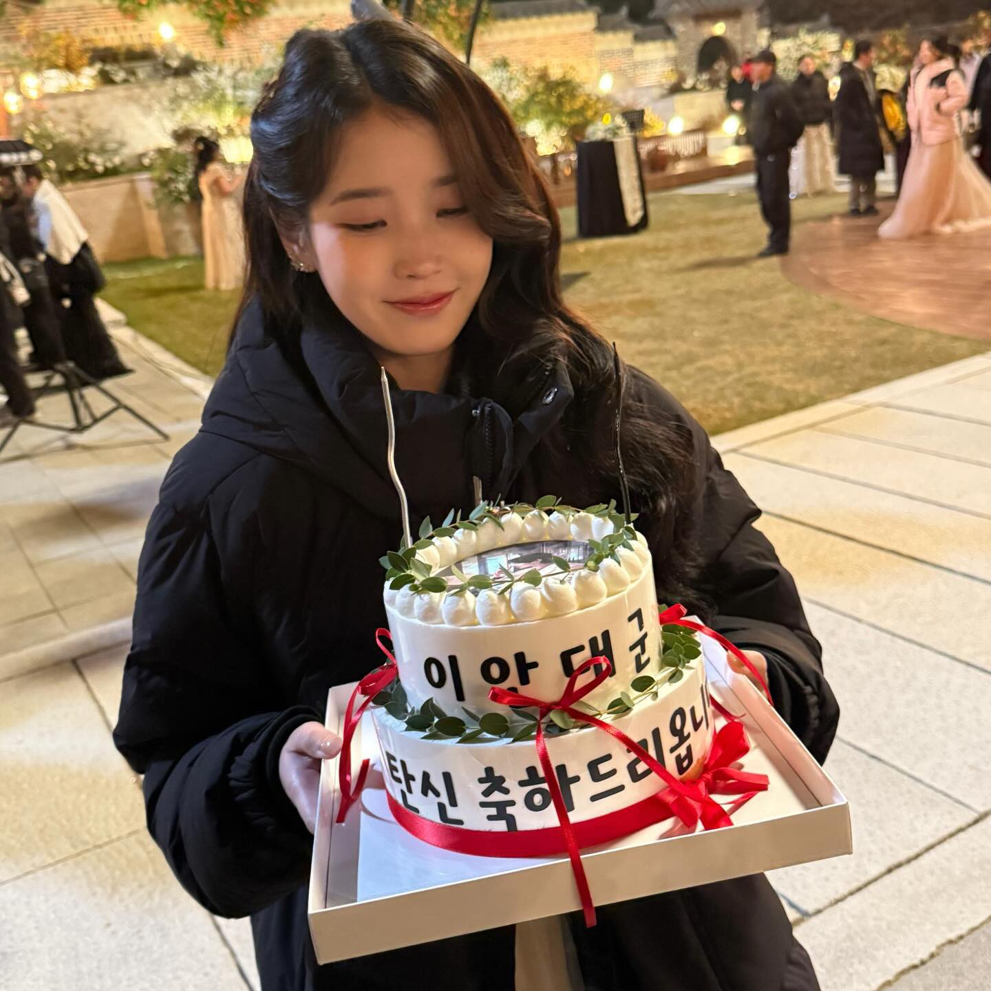 [잡담] 아이유) 260426 아이유 인스타💃🕺💍🎆 | 인스티즈