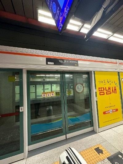 [잡담] 부산만 지하철 호차 번호 위에 있어? | 인스티즈