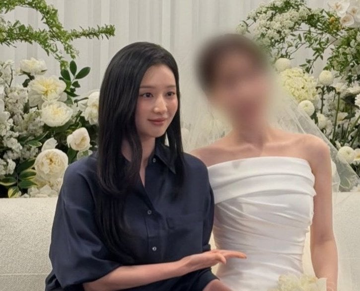 [잡담] 김지원) 저화질에도 화질 뚫고 나오는 하객 김지원 이목구비 | 인스티즈