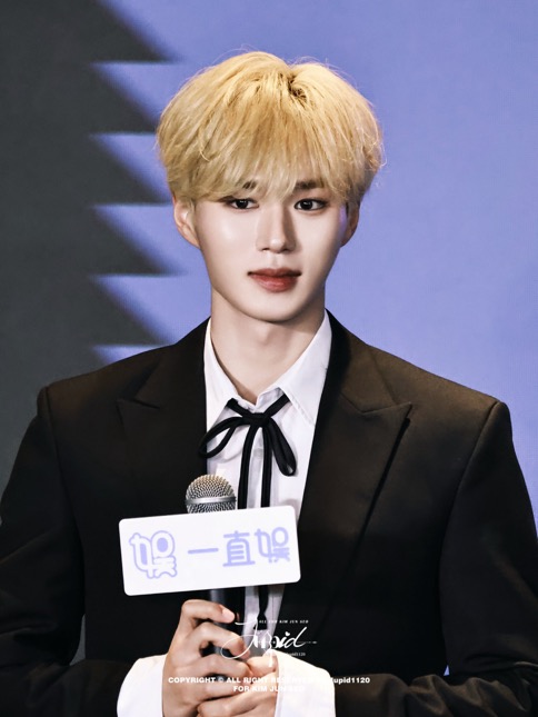 [잡담] 김준서 왕자님룩 도랏나..... | 인스티즈