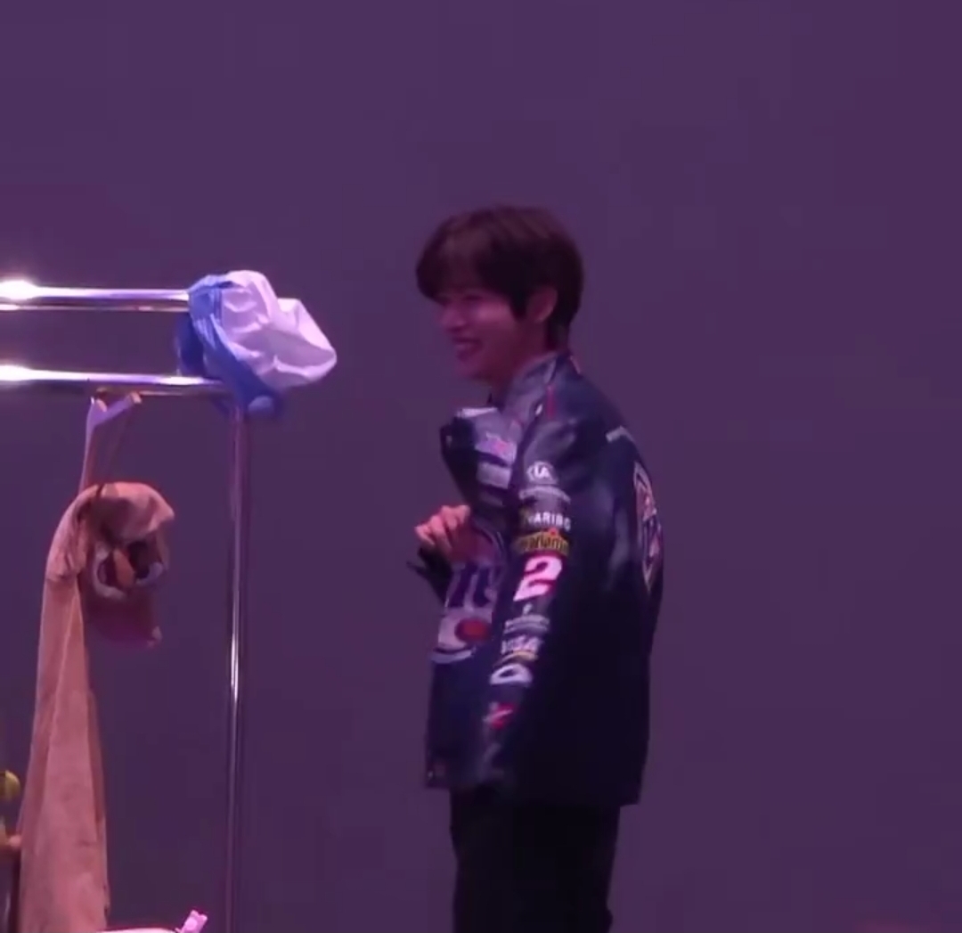 [잡담] 성찬 .. 이름 불리니깐 웃는것봐ㅋㅋㅋㅋㅋㅋㅋ | 인스티즈