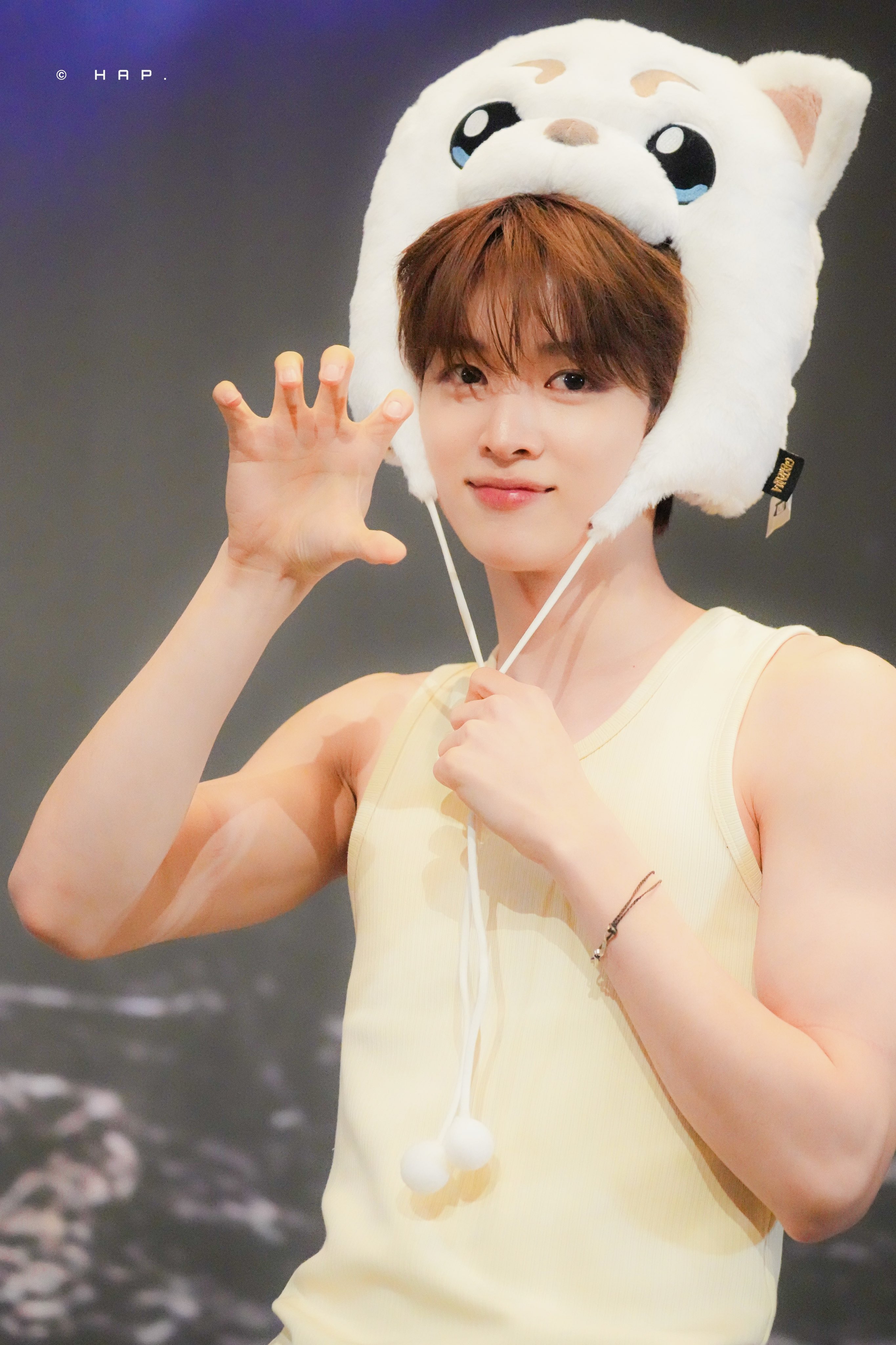 [잡담] 성찬 흰색 진짜 잘 어울림 | 인스티즈