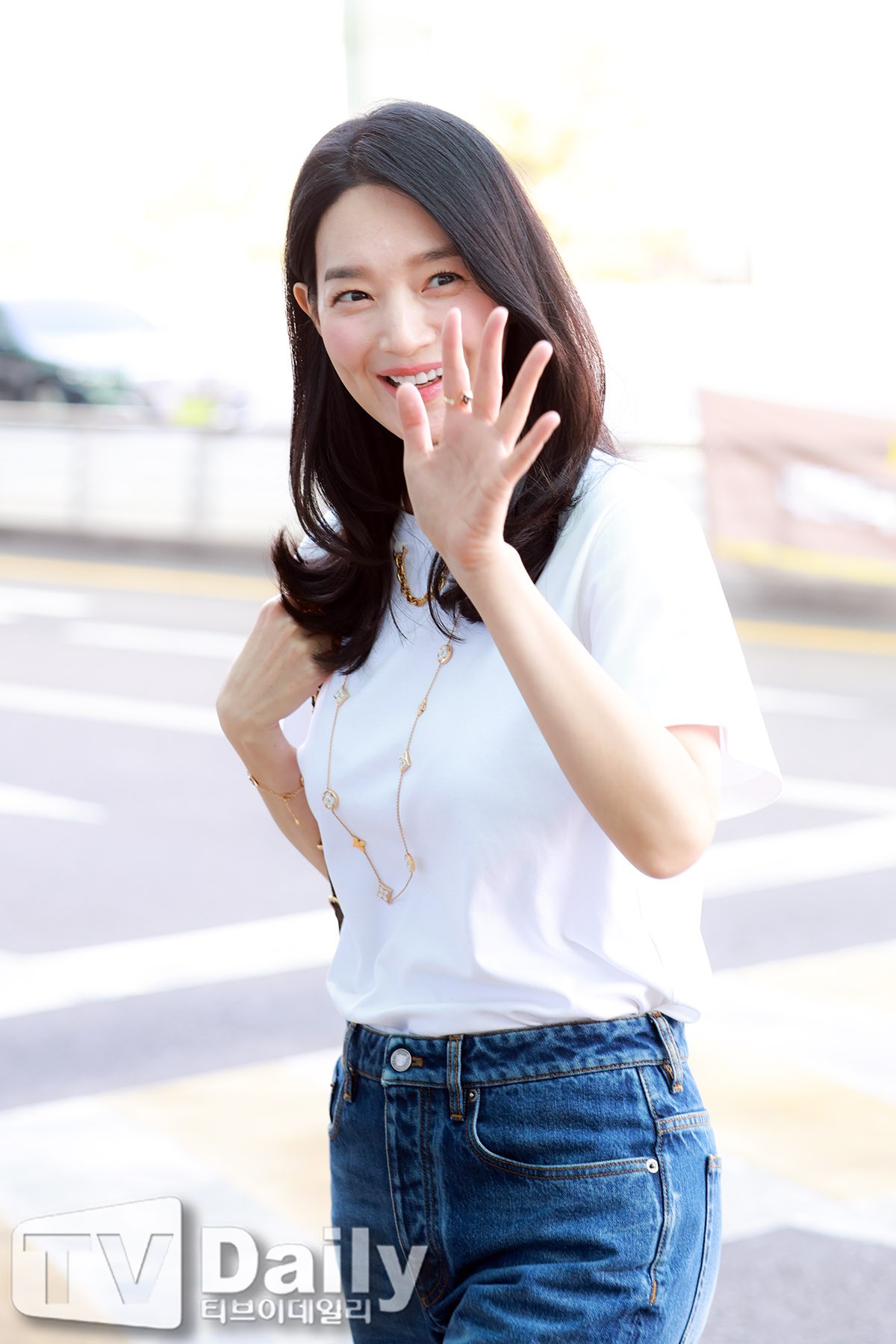 [잡담] 신민아) 260427 신민아 파리 출국 기사사진 | 인스티즈