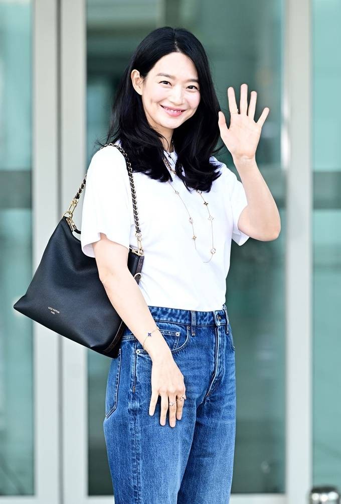 [잡담] 신민아) 260427 신민아 파리 출국 기사사진 | 인스티즈