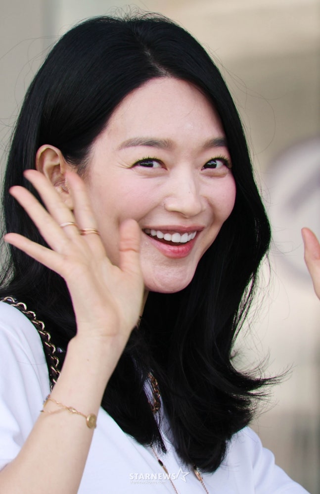 [잡담] 신민아) 260427 신민아 파리 출국 기사사진 | 인스티즈