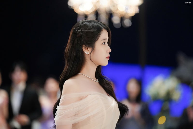 [잡담] 아이유) 260427 아이유 21세기대군부인 5~6화 비하인드 사진들 | 인스티즈