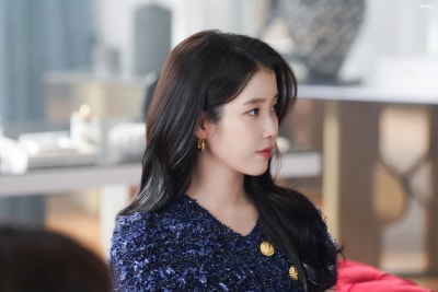 [잡담] 아이유) 260427 아이유 21세기대군부인 5~6화 비하인드 사진들 | 인스티즈