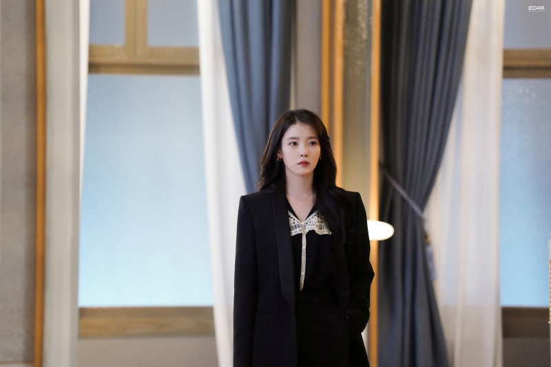 [잡담] 아이유) 260427 아이유 21세기대군부인 5~6화 비하인드 사진들 | 인스티즈