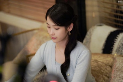 [잡담] 아이유) 260427 아이유 21세기대군부인 5~6화 비하인드 사진들 | 인스티즈