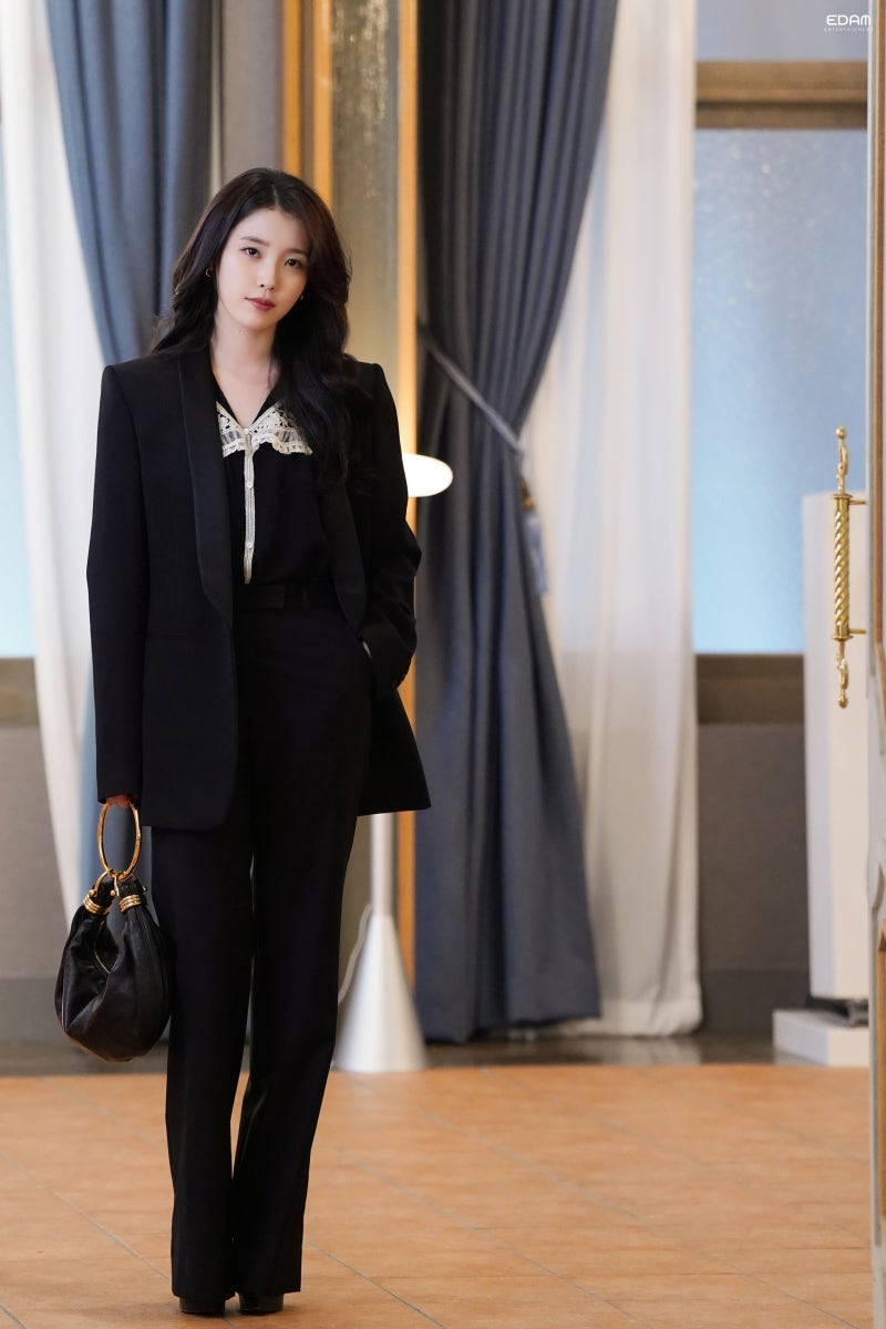 [잡담] 아이유) 260427 아이유 21세기대군부인 5~6화 비하인드 사진들 | 인스티즈