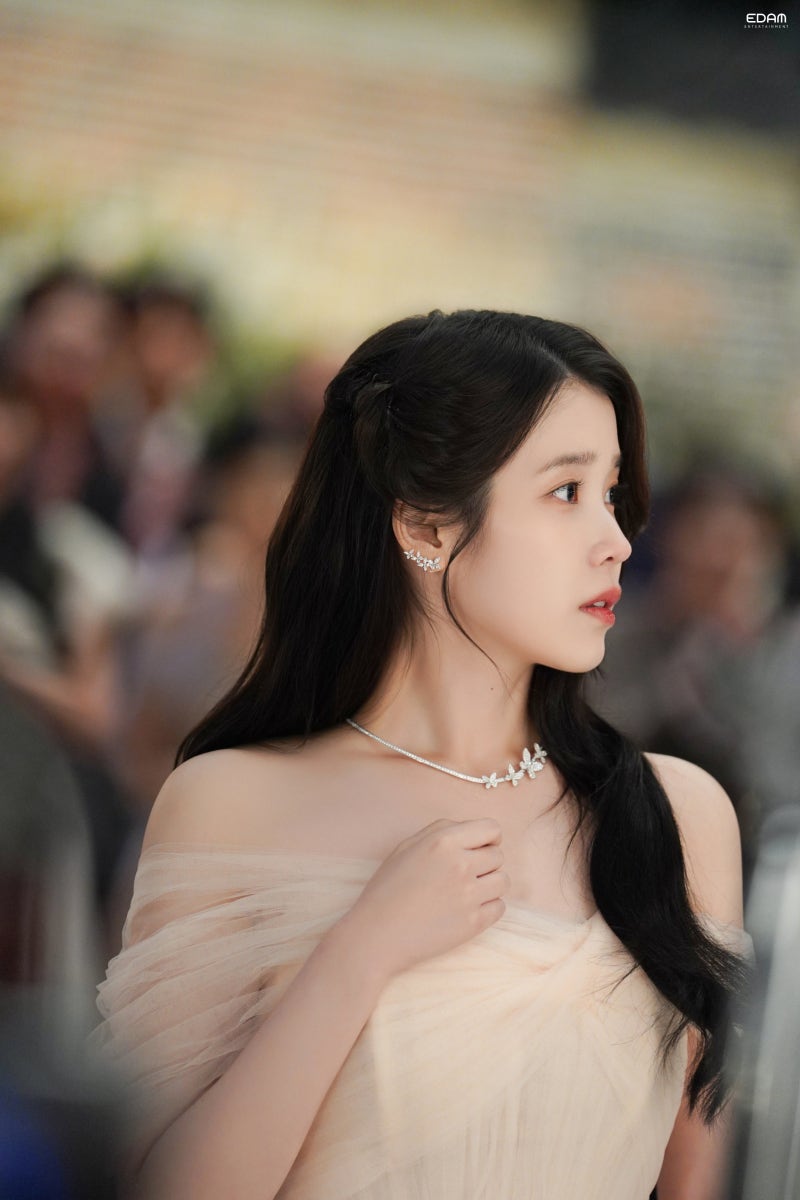 [잡담] 아이유) 260427 아이유 21세기대군부인 5~6화 비하인드 사진들 | 인스티즈