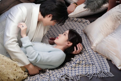 [잡담] 아이유) 260427 아이유 21세기대군부인 5~6화 비하인드 사진들 | 인스티즈