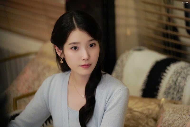 [잡담] 아이유) 260427 아이유 21세기대군부인 5~6화 비하인드 사진들 | 인스티즈