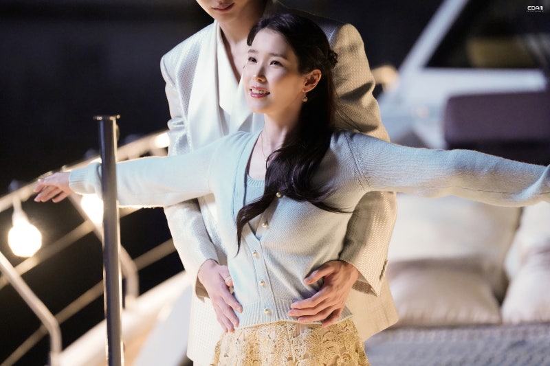 [잡담] 아이유) 260427 아이유 21세기대군부인 5~6화 비하인드 사진들 | 인스티즈