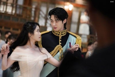 [잡담] 아이유) 260427 아이유 21세기대군부인 5~6화 비하인드 사진들 | 인스티즈