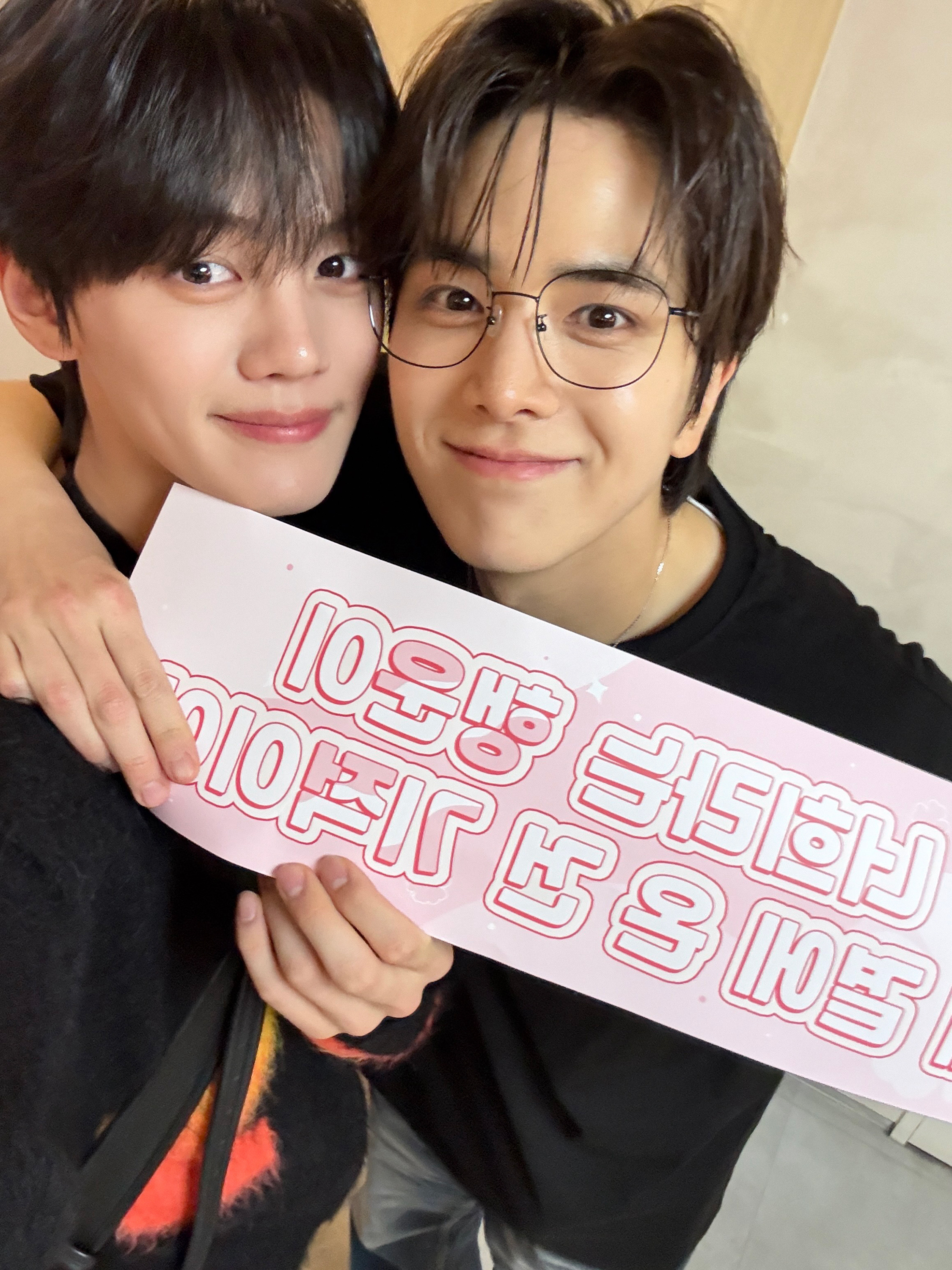 [잡담] 아 김규빈 더보이즈 영훈이랑 찍은 사진 올리면서 | 인스티즈
