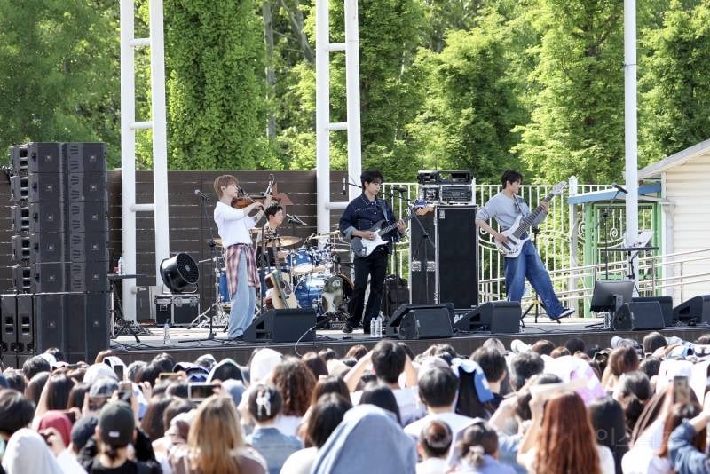 스페셜 버스킹으로 약 2년 만에 완전체 오프라인 공연한 루시 | 인스티즈