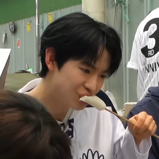 [잡담] 잠 안와서 말랑콩떡 유우시.. 귀엽지요? | 인스티즈