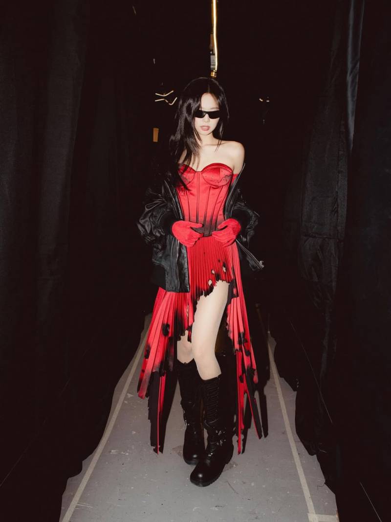 요즘 제니 코디 완전히 바꿔버린 스타일리스트..JPG | 인스티즈