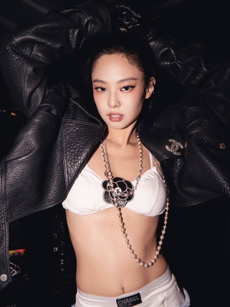 요즘 제니 코디 완전히 바꿔버린 스타일리스트..JPG | 인스티즈
