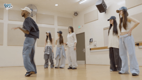 처음 간 미국에서 땀에 쩔 정도로 댄스 트레이닝 받은 아이돌 .gif | 인스티즈