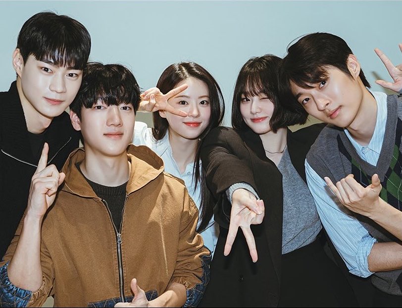 [잡담] 기리고) 대본리딩한 날 사진인가봐 | 인스티즈